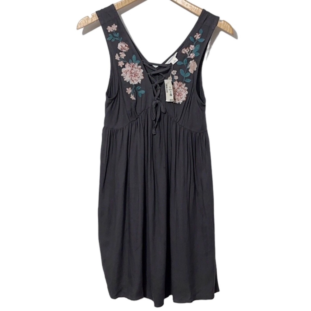 NWT Aeropostale Womens Summer Floral Embroidered Lace Front Top